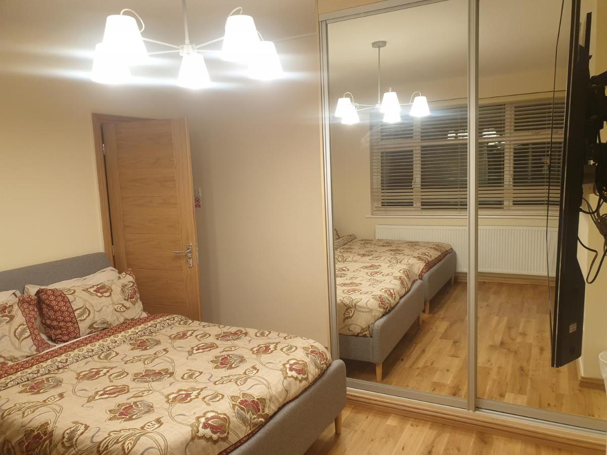 London Luxury 3 Bedroom Flat 1Min Walk From Underground, With Free Parking Sleeps X10 Esterno foto